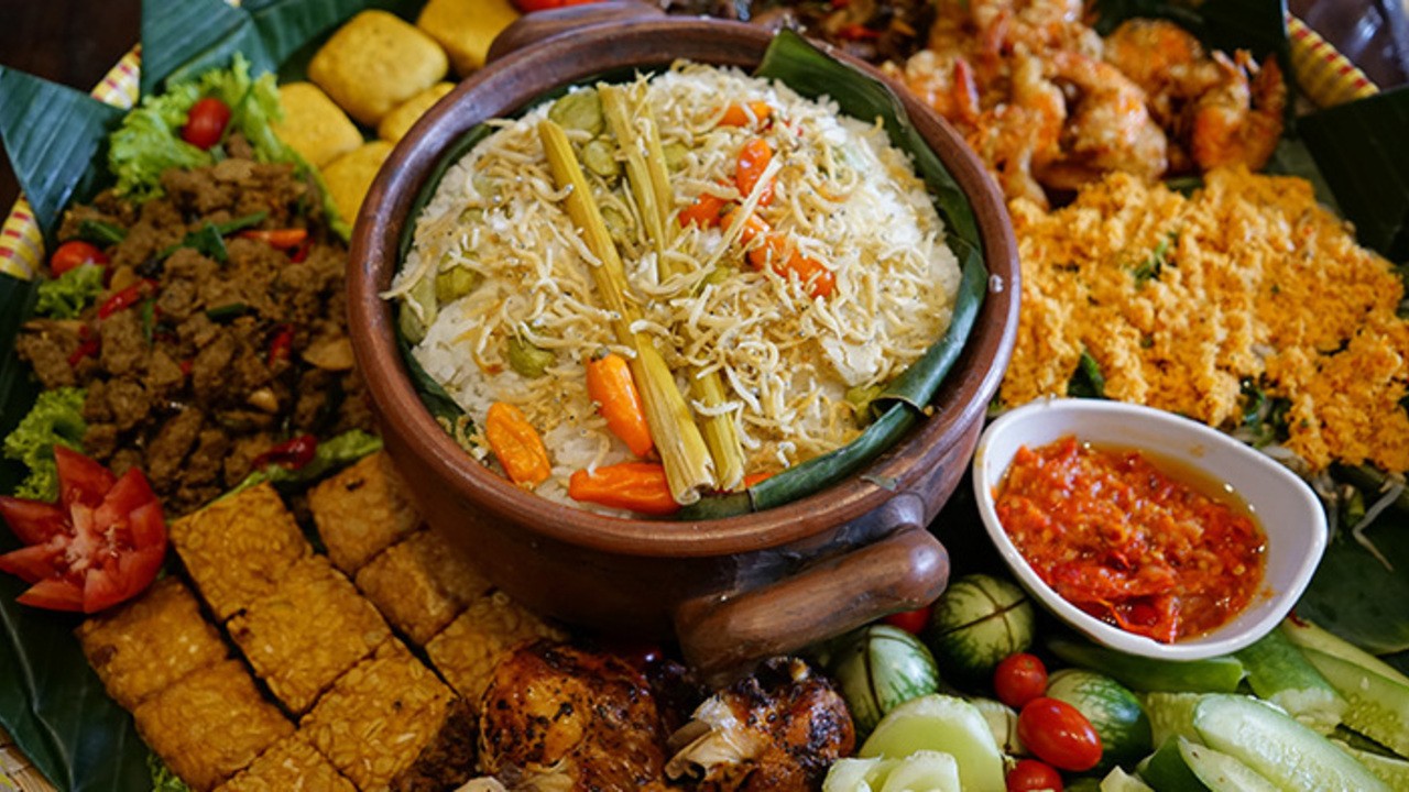 Rahasia Nasi Liwet Ketel yang Menggugah Selera di Jeruklegi
