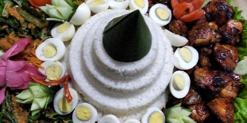Nasi Liwet Ketel Bu Sri: Makanan Hangat yang Menghangatkan Jiwa di Jeruklegi